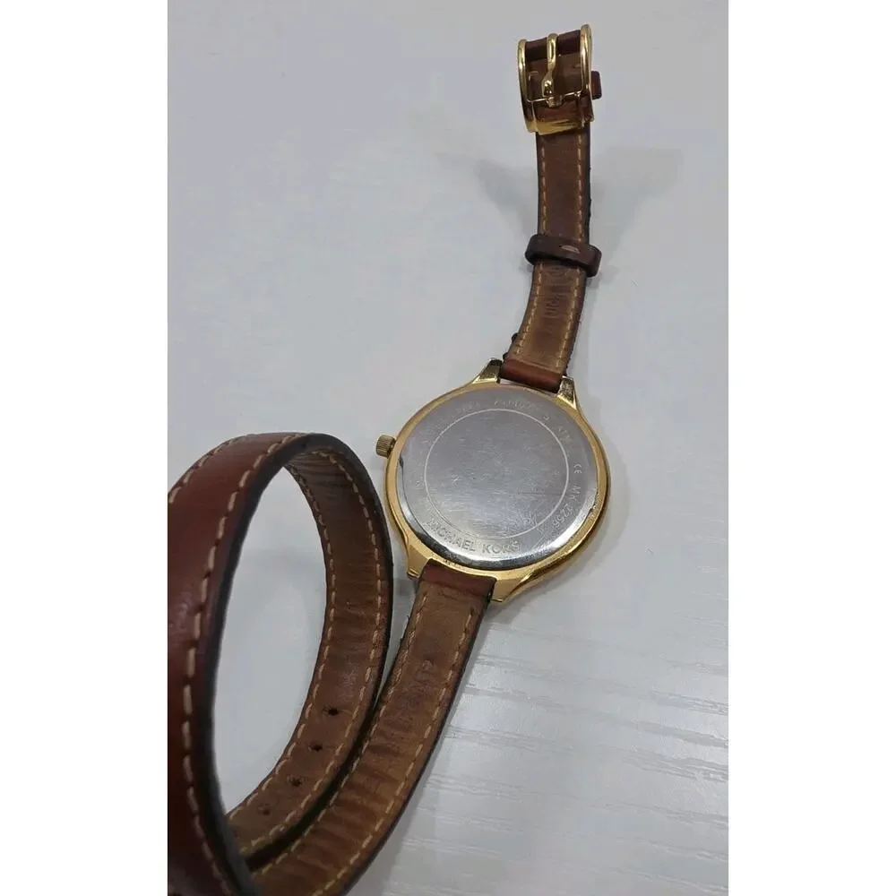 Michael Kors MK2256 Womens Runway Gold Tone Watch Leather Strap New Battery W266